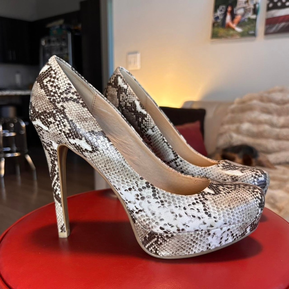 Snake Print Platform Heels Euro Chic Size 9 🐍 💋